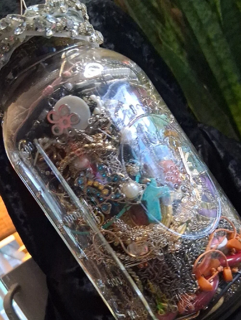 Mystery Jewelry Jar 1/2 Gallon Mason Jar 5 Lbs . Lots Of Beautiful Jewelry.